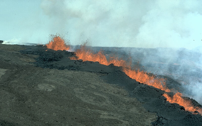 http://volcanoes.usgs.gov/Imgs/Jpg/Photoglossary/fissure4_large.JPG